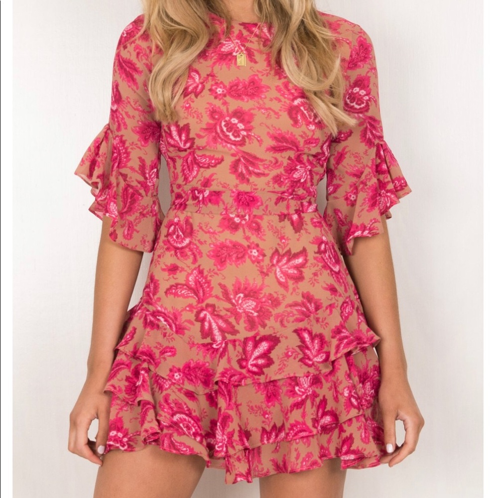 NWT DOUBLE SHOT SIZE 4 WOMENS BACKLESS DRESS